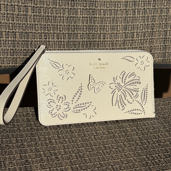 NWT! Kate Spade White Floral Leather cut Out Wristlet